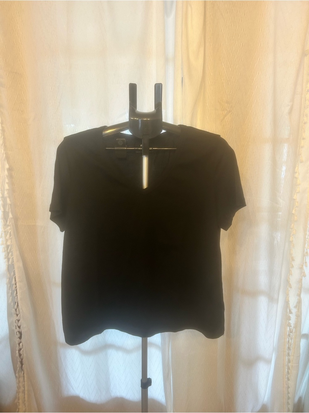 GAP Classic Black V Neck Women's Shirt 
Size Large NWOT